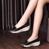 Primavera e outono de 2025 novo salto plataforma sola grossa sola macia sapatos de mãe muffin casuais sapatos brancos pequenos bico baixo sapatos de um só tom mocassins femininos