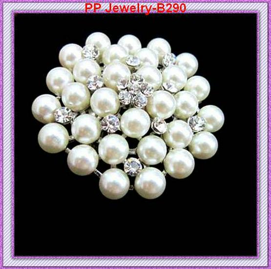 European-American Fashion Snowflake Pearl Brooch - Versatile Clothing Accessory