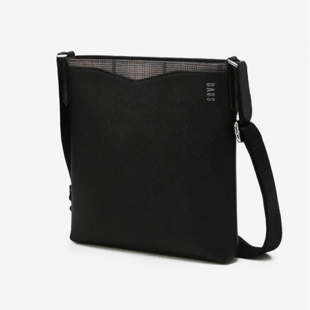 

Daks Black Cowhide Crossbody Bag Edinburgh Check Dbba3f054bk Single option