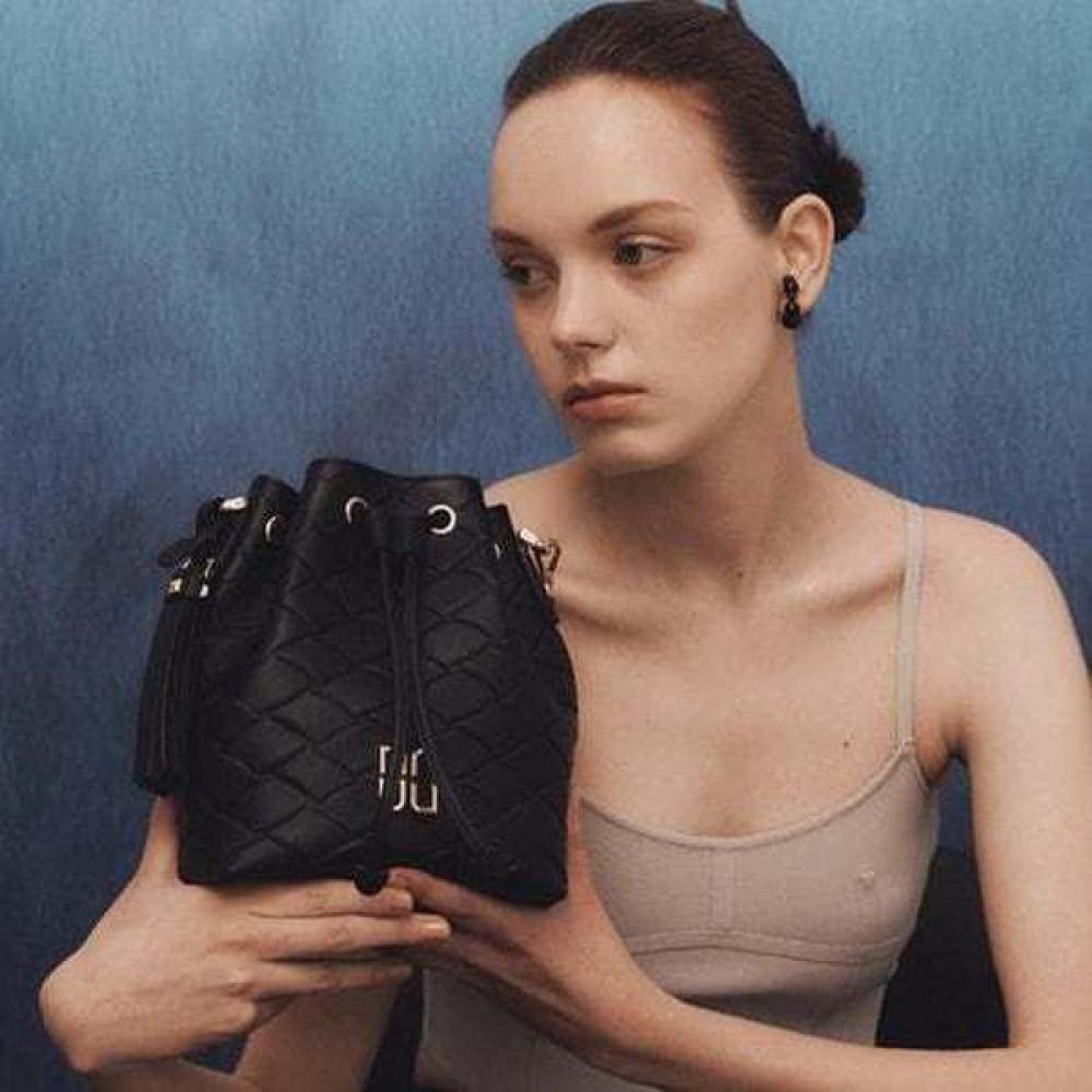 

Daks Black Leather Drawstring Bag Carlisle Mesh Dcba6e323bk Single option