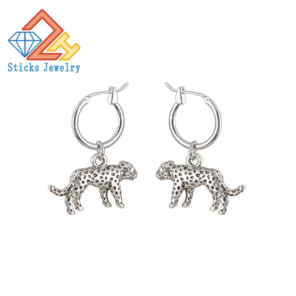 

Милые Серьги-Кольца с Подвесками в Виде Леопарда Европейский Стереоскопический Тренд Модные Украшения в Цвете Древнего Золота/Серебра античный серебряного