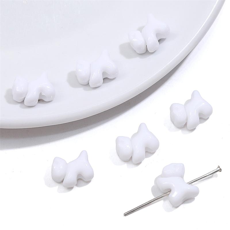 

50шт акриловые бусины щенок подвески бусины для DIY браслет ожерелье ювелирных изделий белый