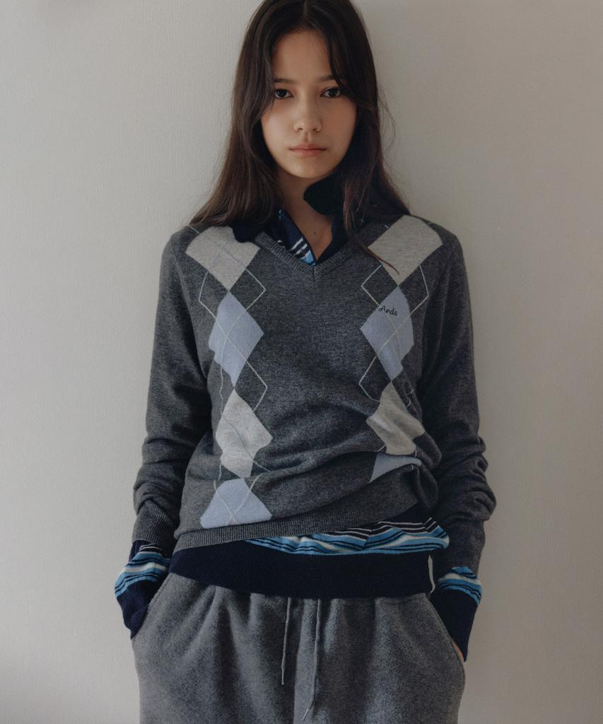 ANDNEEDS Eddy Argyle V-Neck Knit (Charcoal Gray)