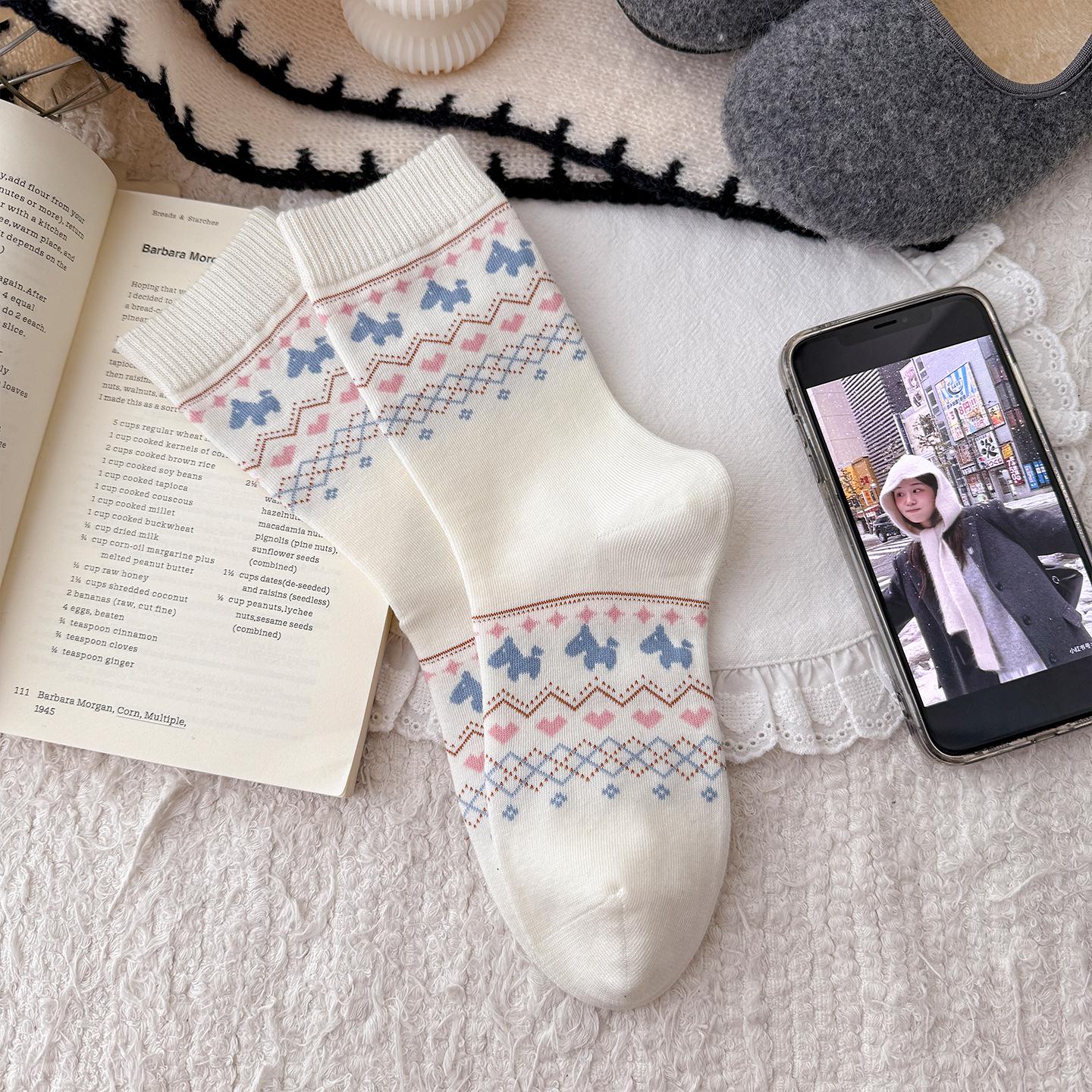 

Fair Isle Women s Mid-Calf Socks: Retro Cartoon Horses, Boneless Red for Autumn/Winter. One Size вершковий/білий