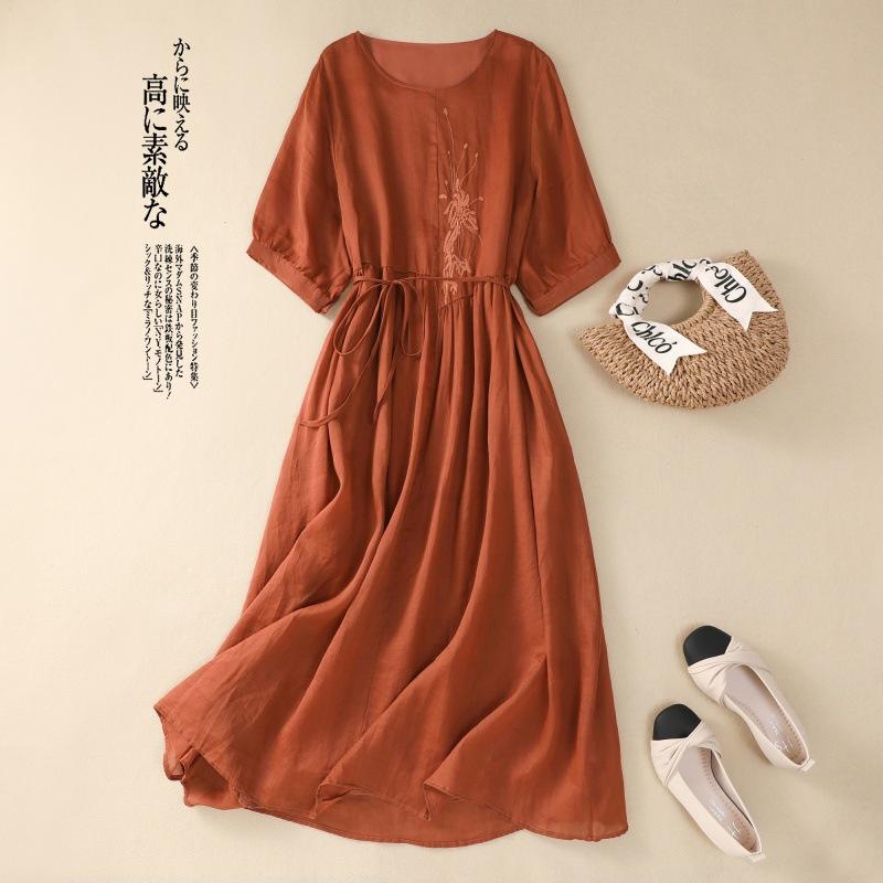 Real Shot Summer New Literary Loose Embroidery Flower Round Neck Short-sleeved Dress Women's Medium and Long