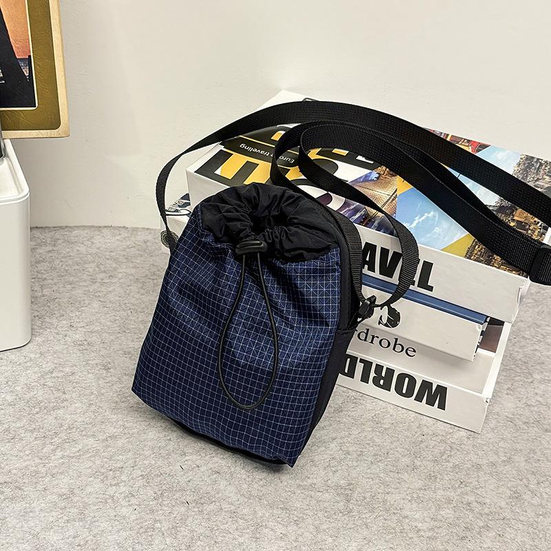 

New trendy and fashionable men s messenger bag large capacity nylon mobile phone bag leisure outdoor sports shoulder bag чёрный