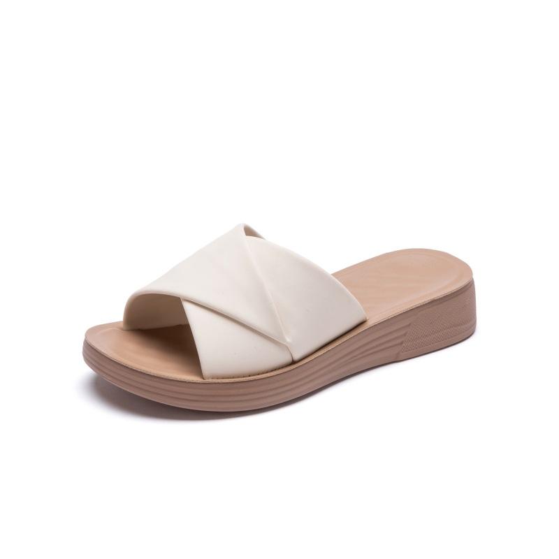 Leather soft-soled mother shoes sandals flat-soled middle-aged women's shoes non-slip comfortable shoes middle-aged and elderly summer 2024 new models