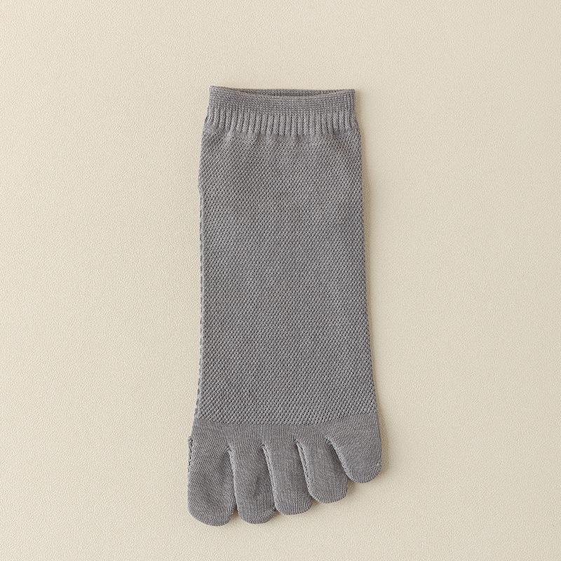 Men's Antibacterial Cotton Split-Toe Socks - Breathable, Sweat-Absorbing Five-Finger Socks for Spring/Summer.