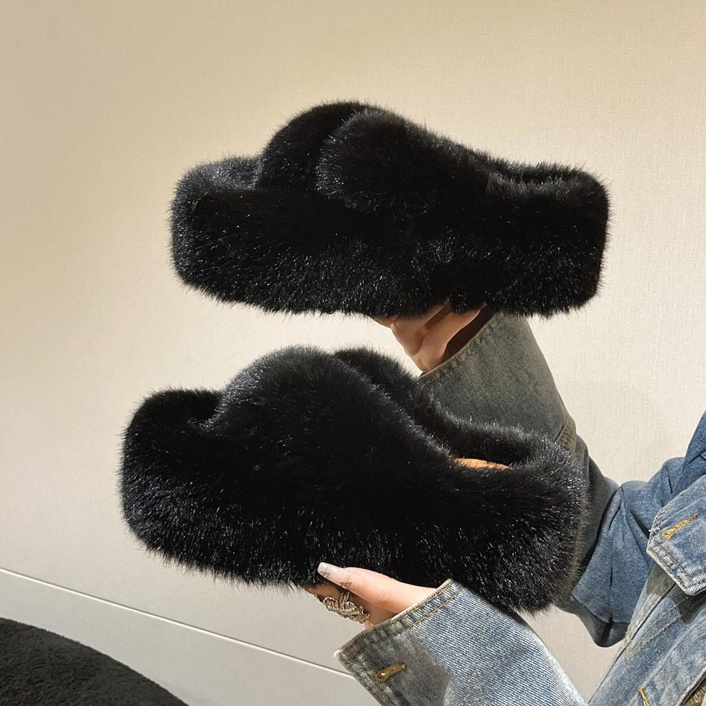 Thick-soled fluffy slippers women wear 2025 new autumn and winter fashion plush shoes go out Internet celebrity foreign gas cotton mop