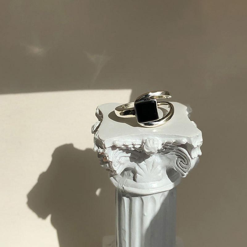 Stunning S925 Silver Black Agate Geometric Square Ring Fashionable And Chic Design For Women