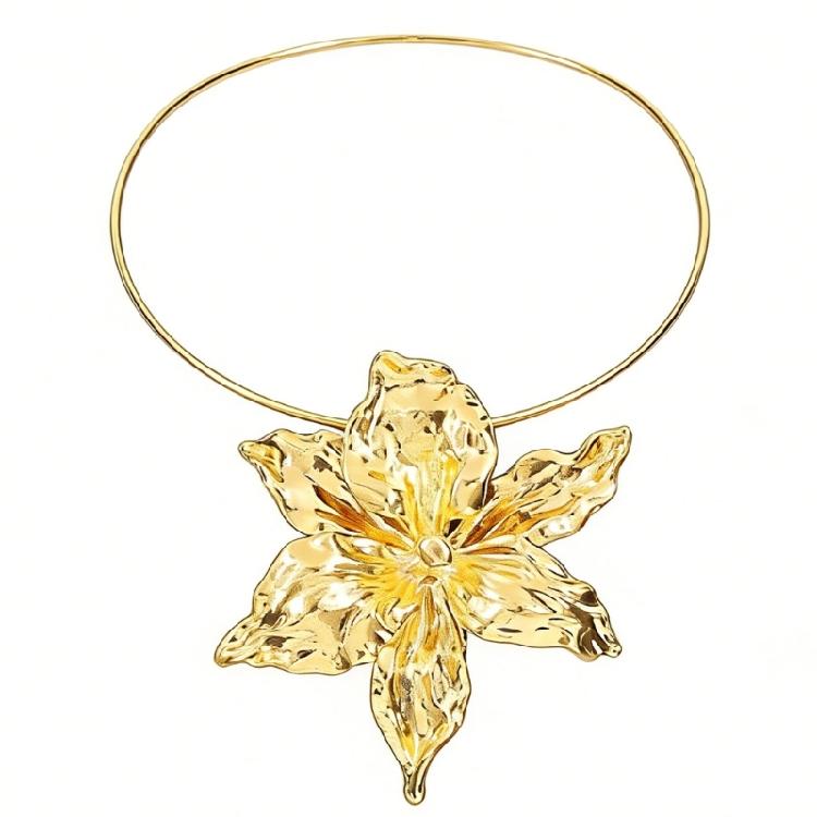 Comfortable Alloy Floral Necklace for Women Daily Commute and Special Event Flower Pendant Collarbone Chain