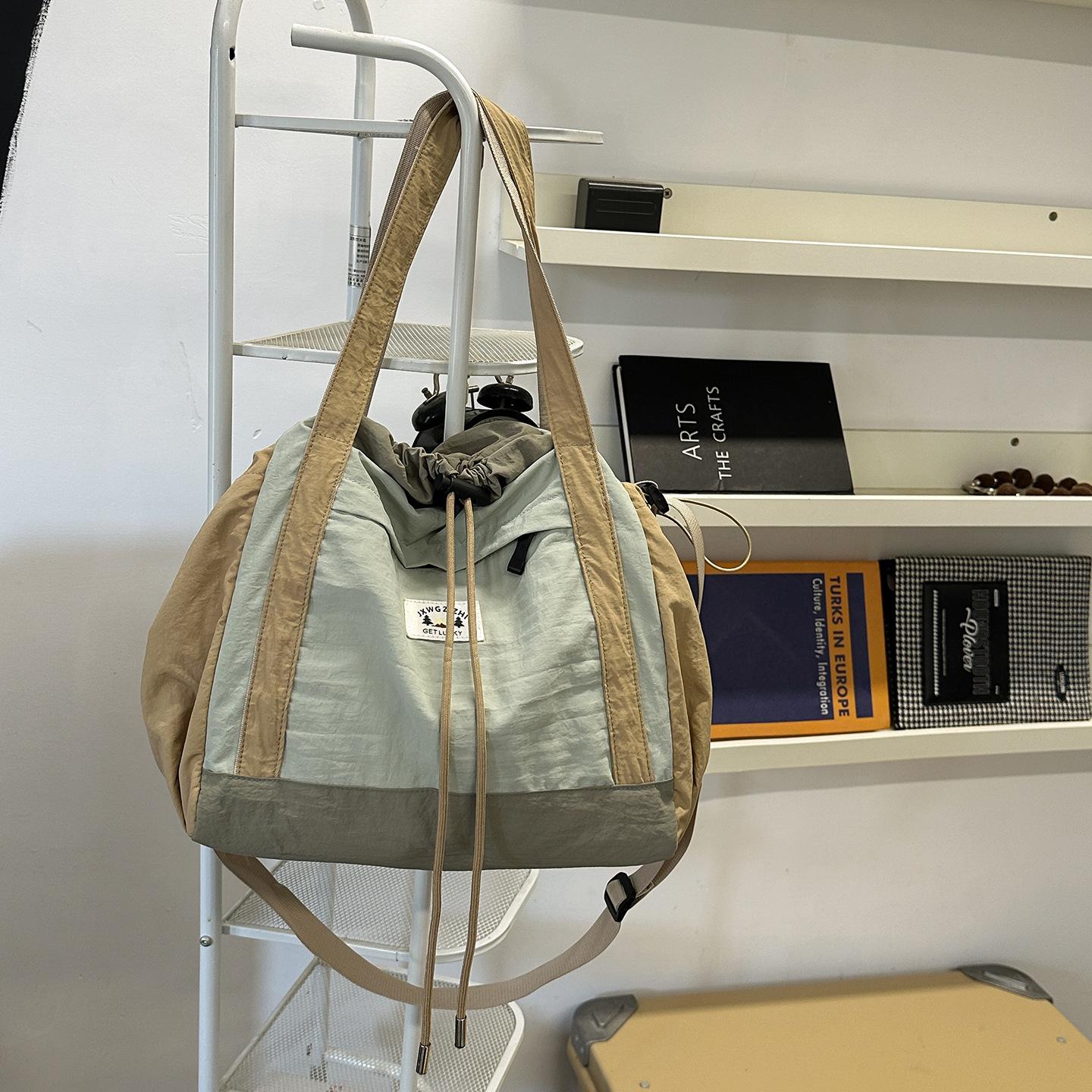 

Корейская сумка 2025 новая большая вместимость унисекс на плечо сумка-мессенджер модный тренд сумка-тоут для通勤 женщин хаки