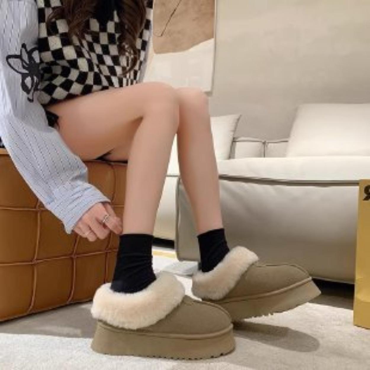 

Small thick-soled low-top snow boots women s anti-velvet fur integrated annual one-pedal winter fluffy cotton shoes 35
