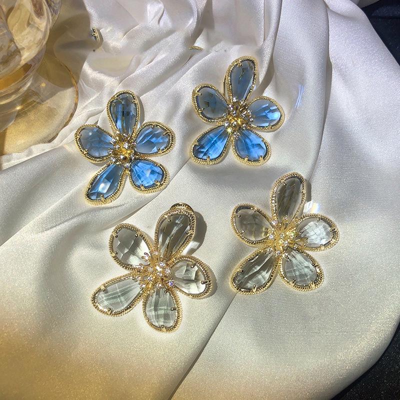 Exaggerated Crystal Flower Earrings 2025: Trendy Statement Studs for Women