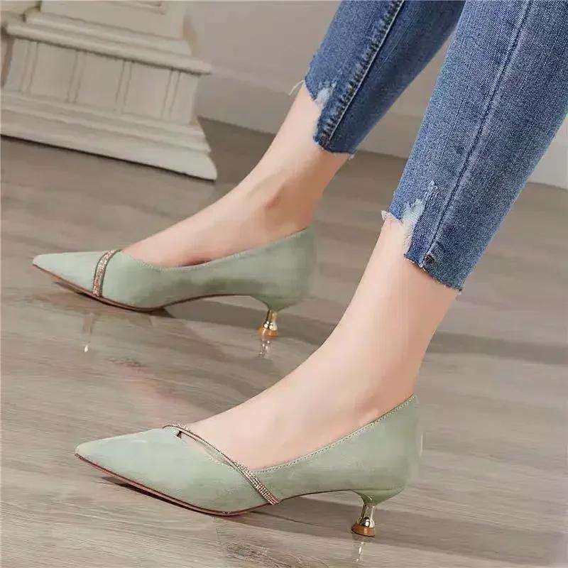 

Fashion One Word Oblique Strap New Low-heeled Shoes Women s All-match Small Fresh Rhinestone Pointed Shoes Zapatos De Mujer Pumps 40 зелёный
