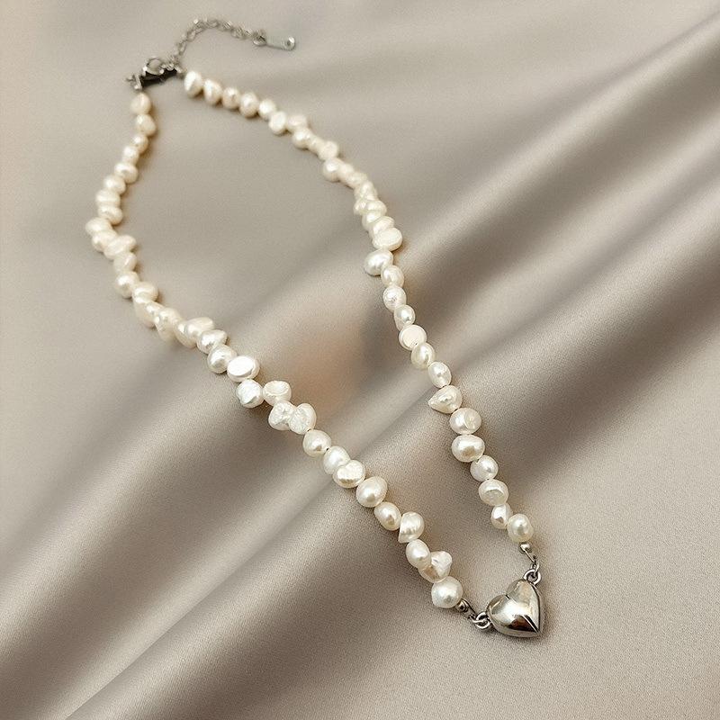 Baroque Freshwater Love Pearl Necklace Fashion Magnet Buckle Design Sense Clavicle Chain Special-Shaped Pearl Neck Chain