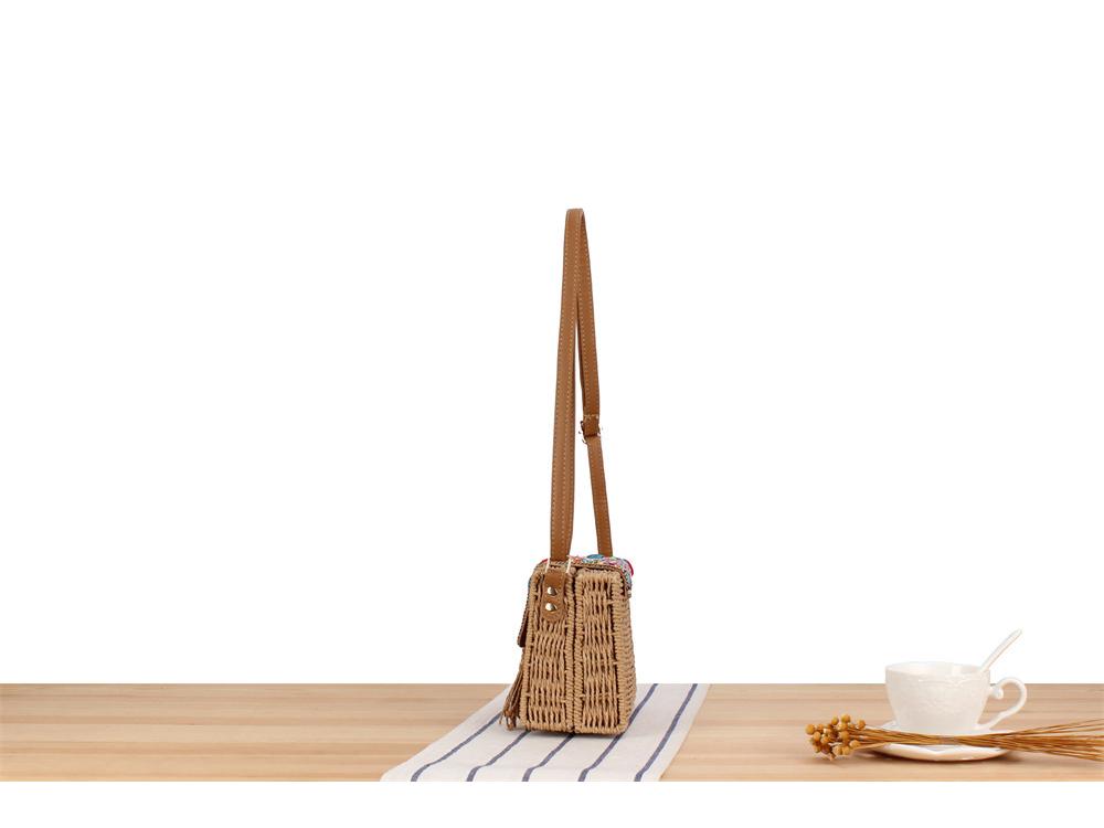 Minimalistisk vävd crossbody-väska i pappersrep för semester vid havet