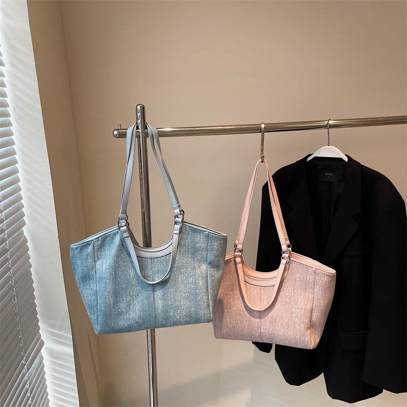 Simple Color Solid Ladies Bag Zipper Closure Interior Pockets Casual Travel Bags