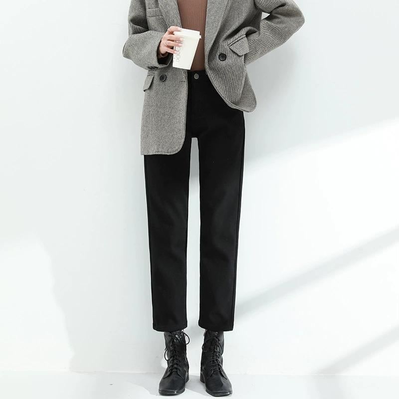 

2024 Autumn/Winter Women s Beige Plus Velvet High-Waist Straight-Leg Slimming Jeans - Petite Nine-Point Casual Fit. 32