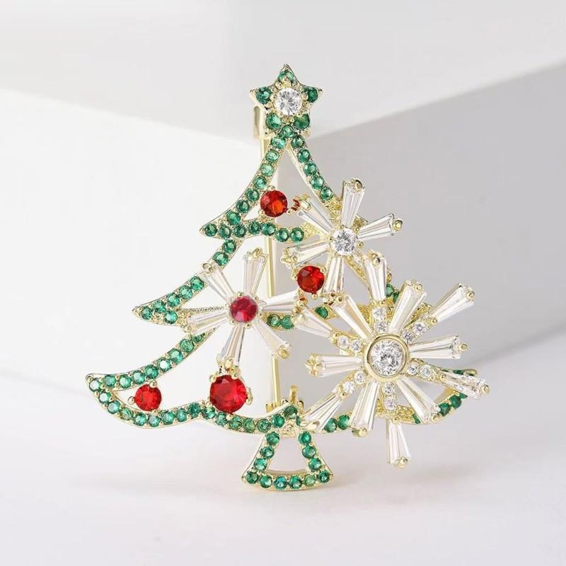 Sparkling Christmas Tree Rhinestones Brooch Elegant Holiday Jewelry Alloy Accessory Chest Decoration For Women Party