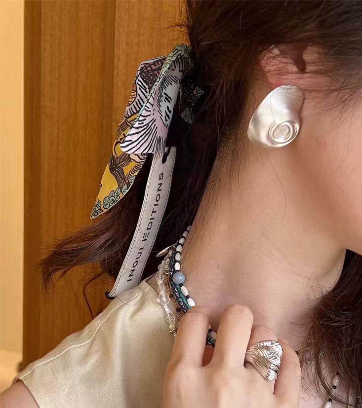 Versatile Abstract Seashell Stud Earrings in 925 Silver - Minimalist Light Luxury
