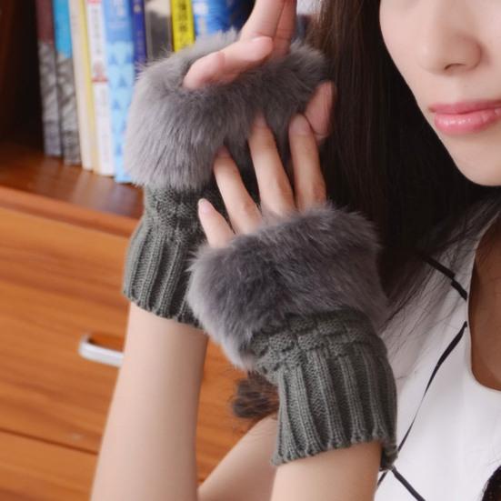 1 Pair Women Gloves Solid Color Fuzzy Plush Warm Winter Mittens for Daily Wear