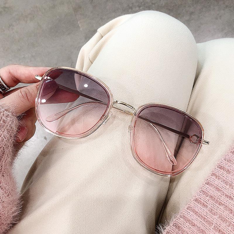 2024 Trendy Women's White Frame Retro Round Sunglasses - UV Protection, Large Lens, Beach Style