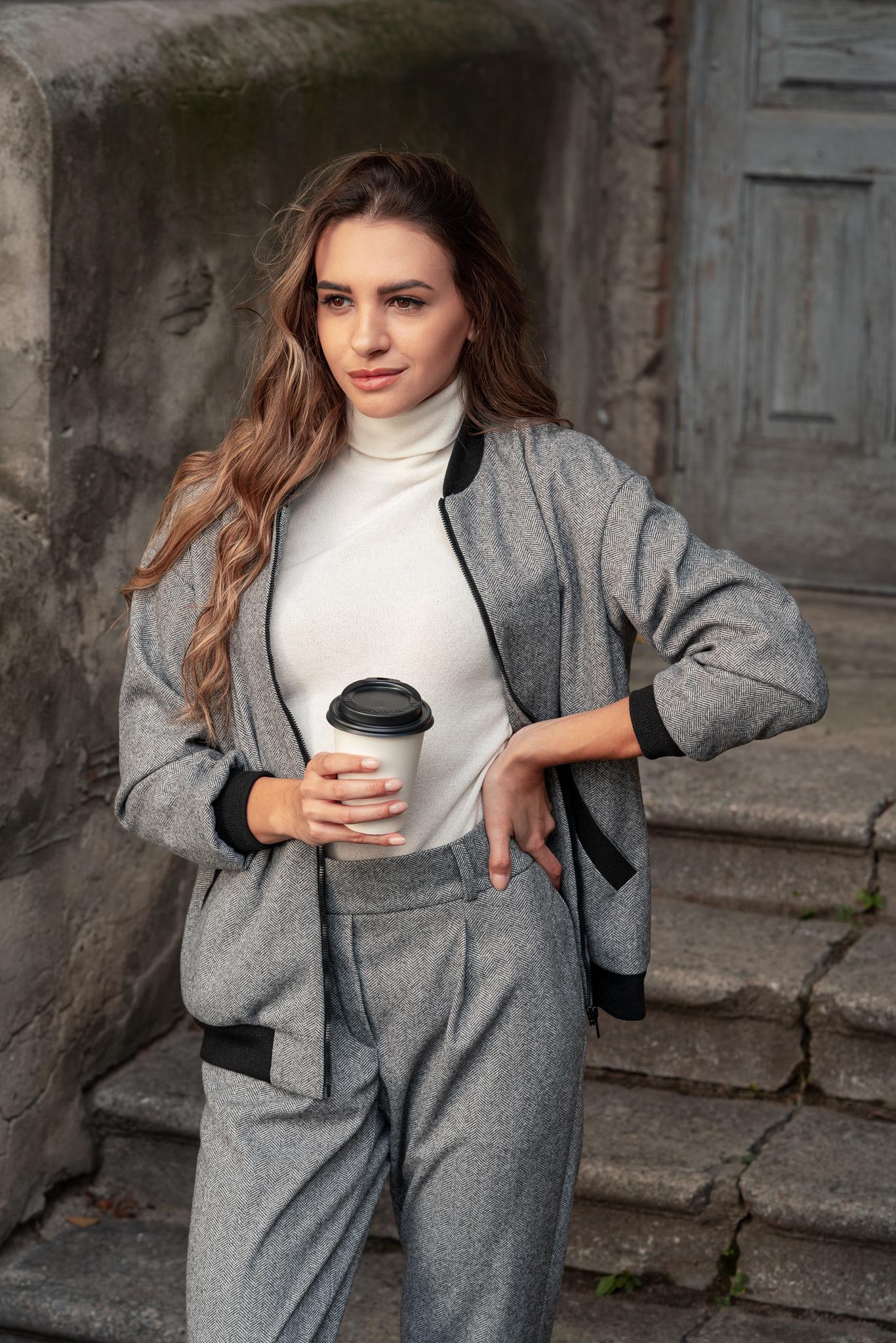 

Бомбер на блискавці з підкладкою із фактурної тканини 42 темно-сірий колір