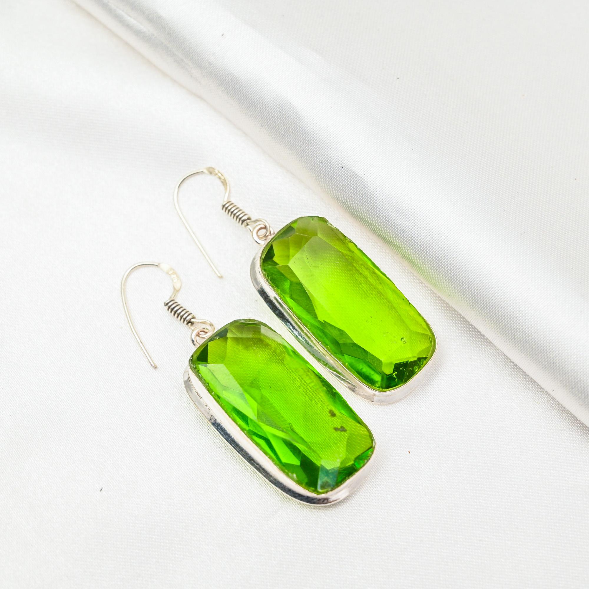 

Серьги с драгоценными камнями из перидота, серьги из чистого серебра 925 пробы, серьги ручной работы с камнями по месяцу рождения, подарок для него 1.96 Inches зелёный