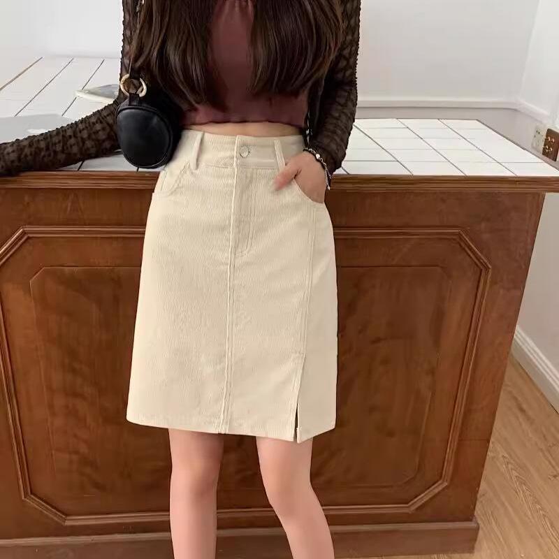 Plus Size Coffee Corduroy A-line Midi Skirt with Side Slits - Retro Hip-Covering Bodycon for Autumn/Winter
