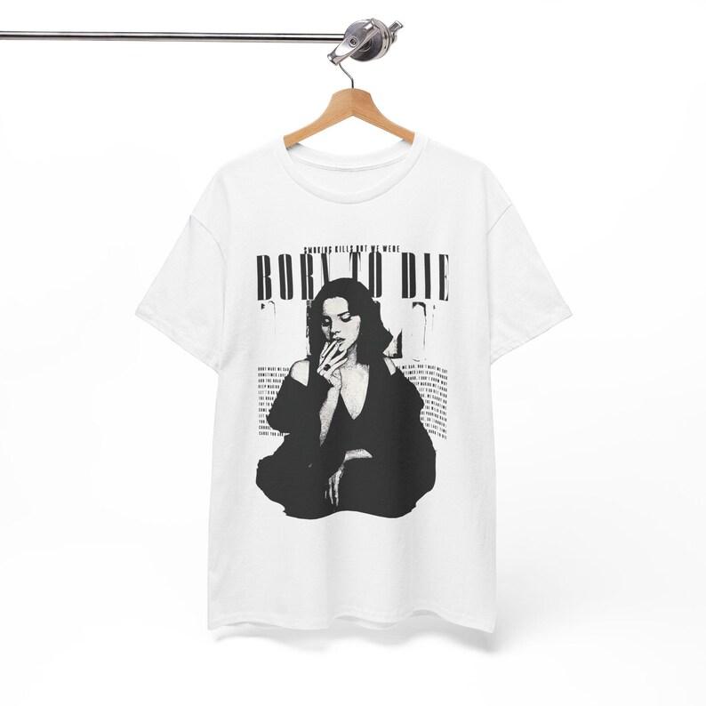 

Летняя мода 2026 Модная футболка Винтажная футболка с принтом Lana Del Rey Born to Die Хип-хоп Уличная одежда Оверсайз футболка 4XL