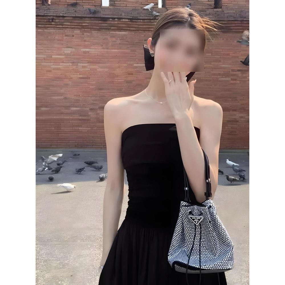 

Женский летний наряд на свидание с открытым плечом, длинная юбка, затягивающая талию, чтобы скрыть полноту и выглядеть стройной, платье с милым темпераментом. S- (can be worn within 45kg) чёрный