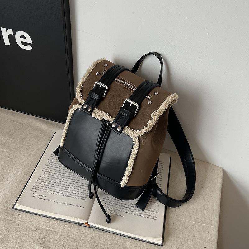 

Ретро плюшевая сумка женская осенне-зимняя повседневная портативная студенческая школьная сумка нишевая с чувством высокого класса для выхода в свет и путешествий