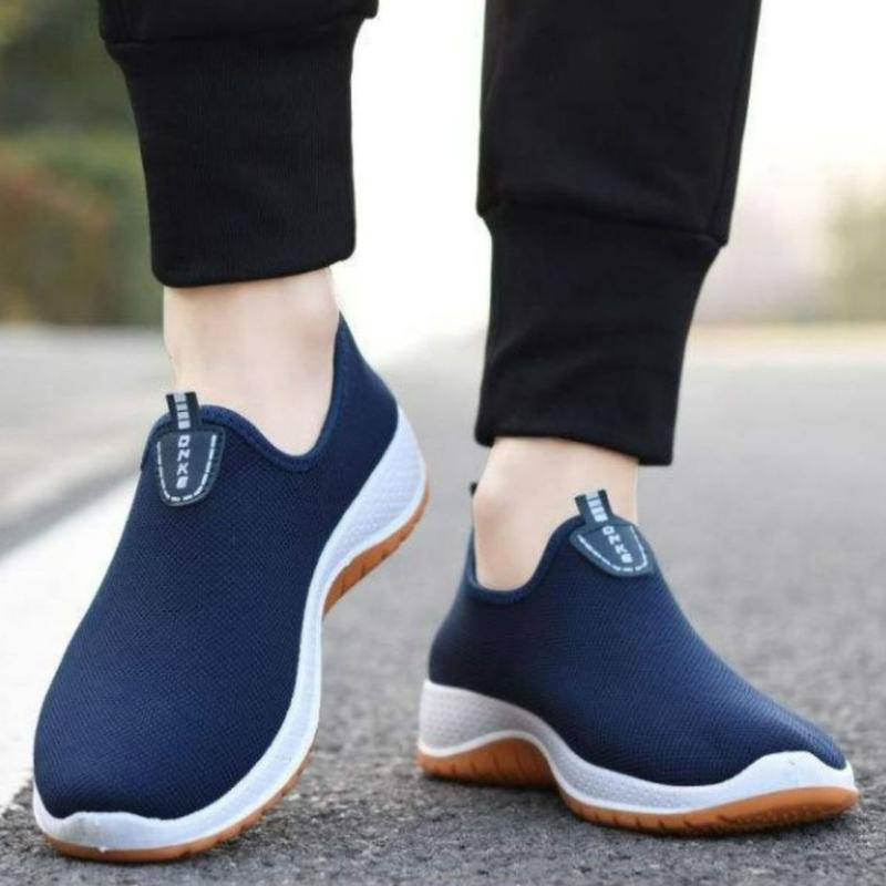 2025 Men's Sneakers Breathable Casual Shoes Lightweight Cloth Shoes Outdoor Non-Slip Loafers Slip on Soft Sole Men Running Shoes