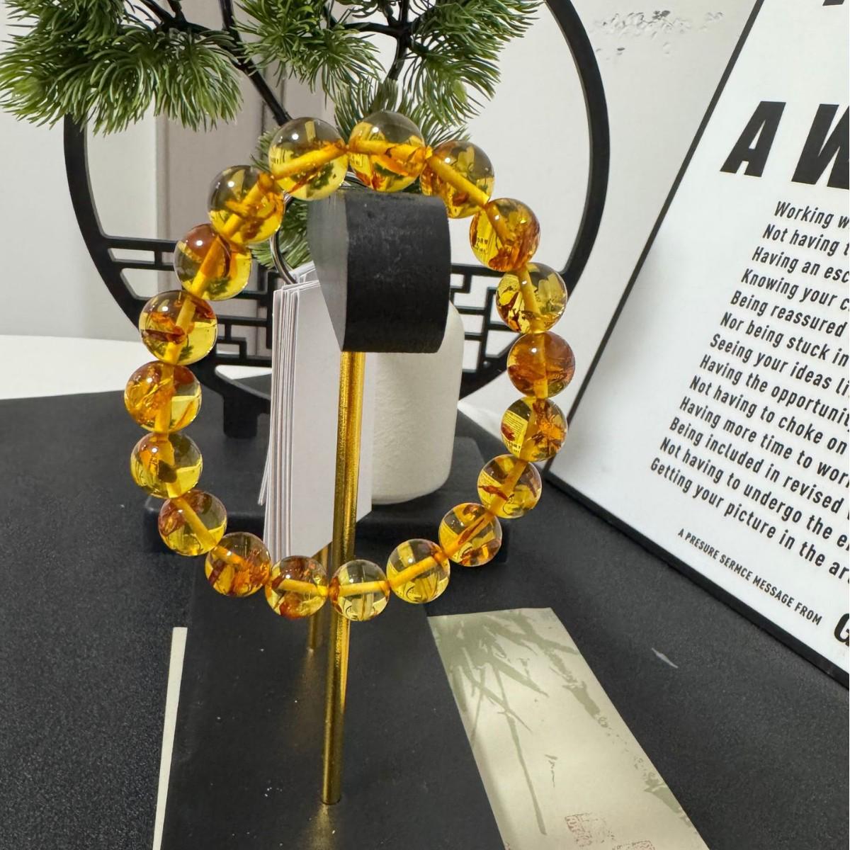 

Classic Versatile Amber Flower Bracelet for Men and Women One Size