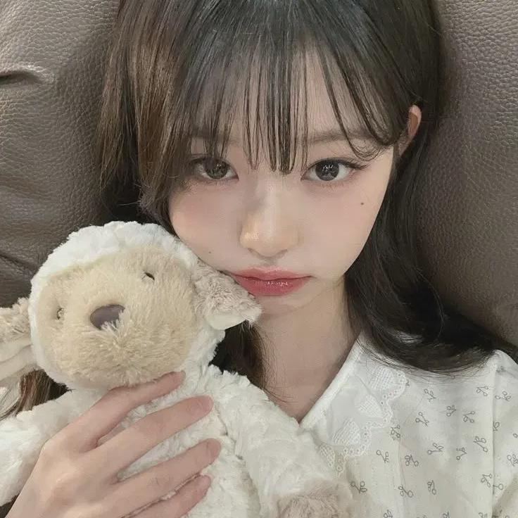 

Wonyoung s Earl Photocard (lowest Price