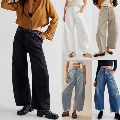 Jeans mit weitem Bein und hoher Taille mit lockeren Kanten