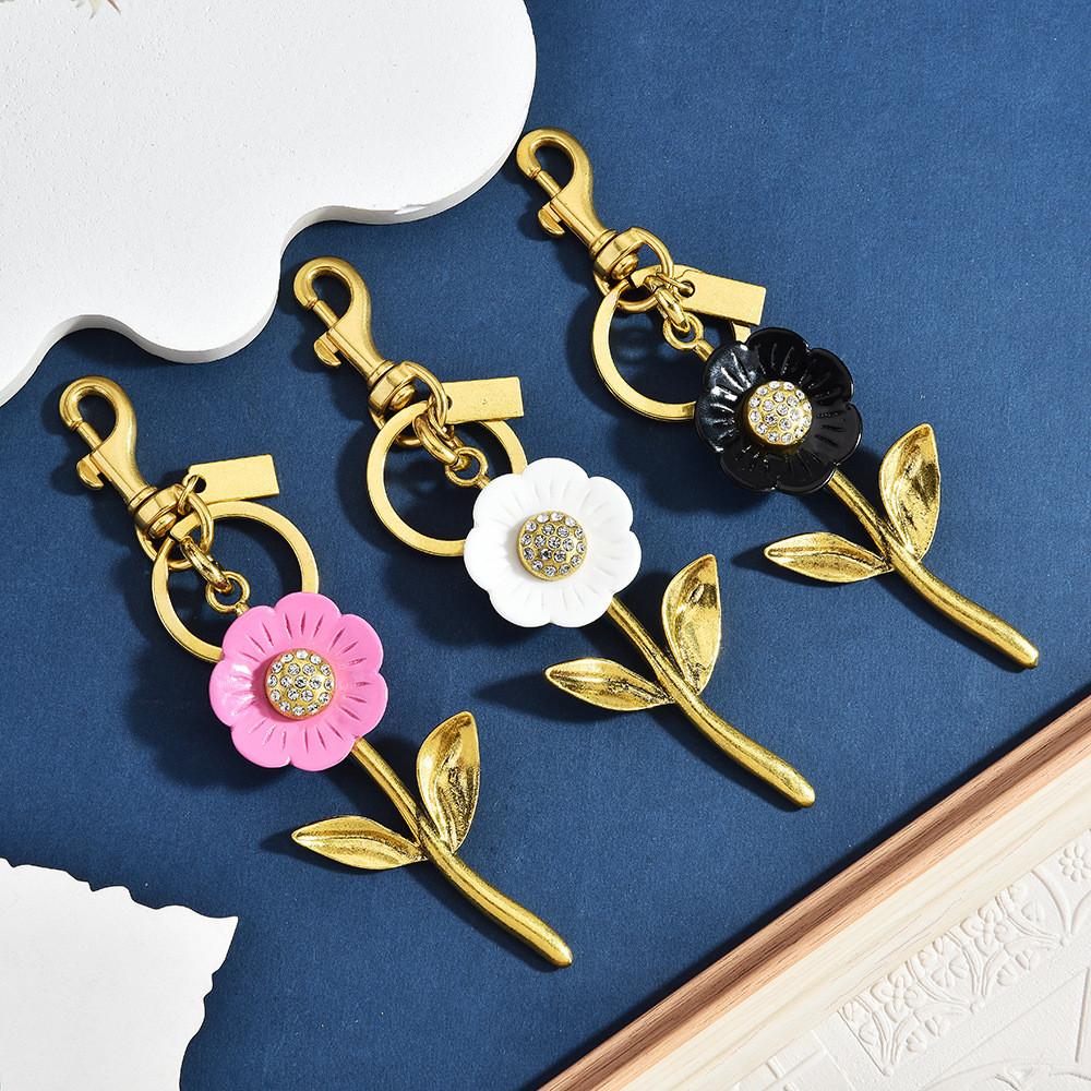 Style Daisy Bag Charm With Rhinestones For Fashionable Handbags And Gifts