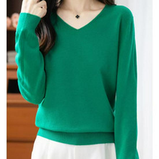 Women's 100% Wool Hooded Sweater: Cozy, Loose Fit, Perfect for Autumn/Winter. Trendy Base Layer and Knit Hoodie.
