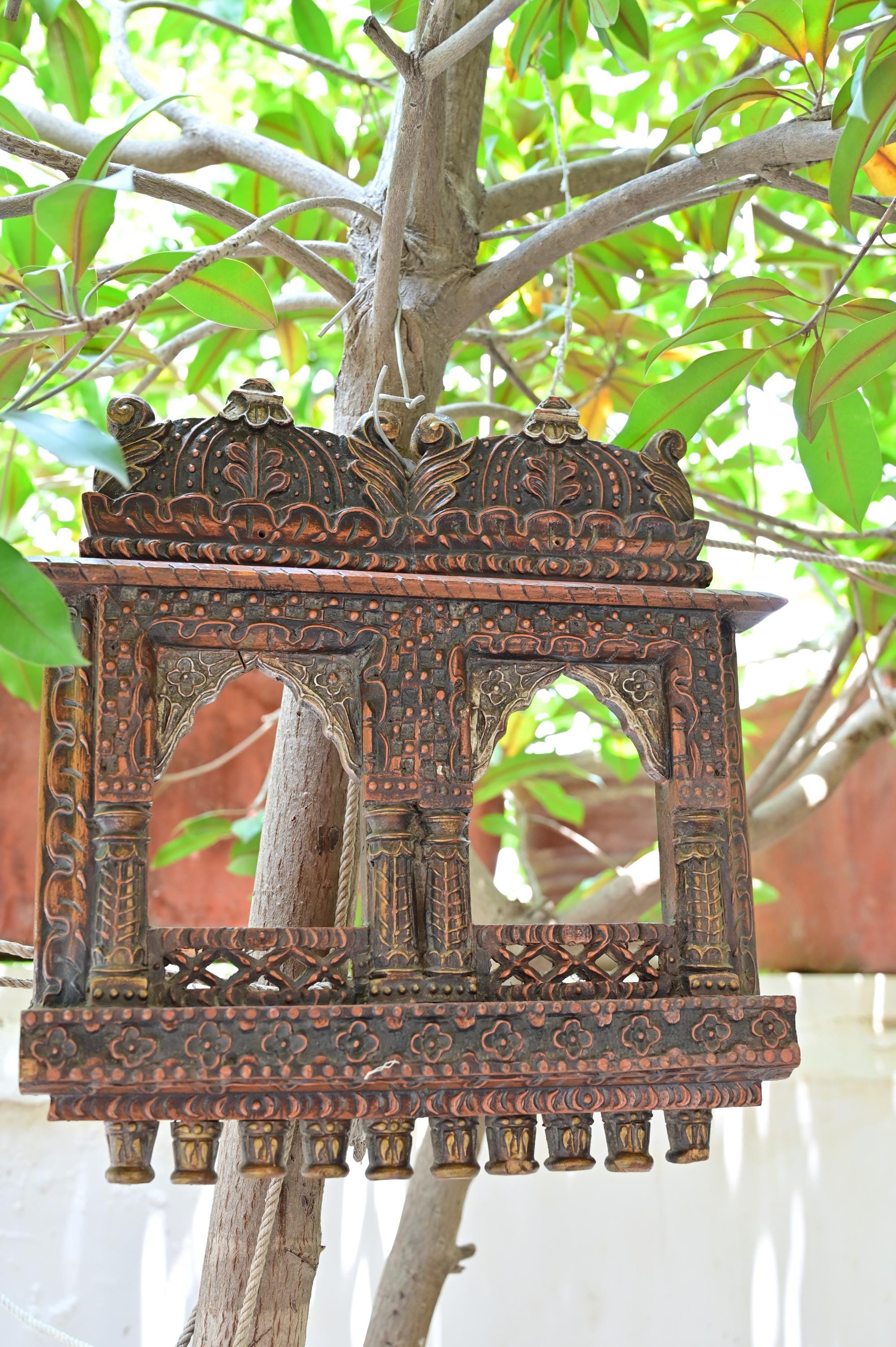 Hand Carved Wooden Jharokha Frame: Rustic Indian Wall Decor разноцветный