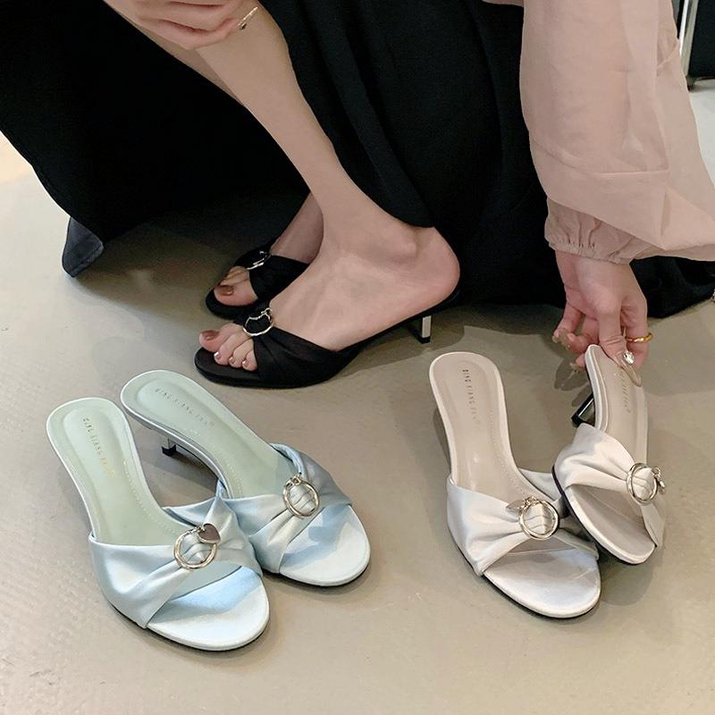 Fashion Elegant Silk Kitten Heel Slippers Women Fashion Square Toe Metal Buckle Slide Sandal Luxury Brand Designer Dress Sandalias Mujer