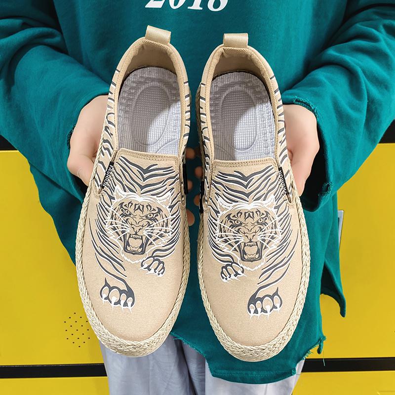 Fashion Low Top Canvas Shoe for Men Fashionable Student Board Slip-on Loafers Men Casual Flat Shoe Sapatos Masculinos Tenis Para Hombre