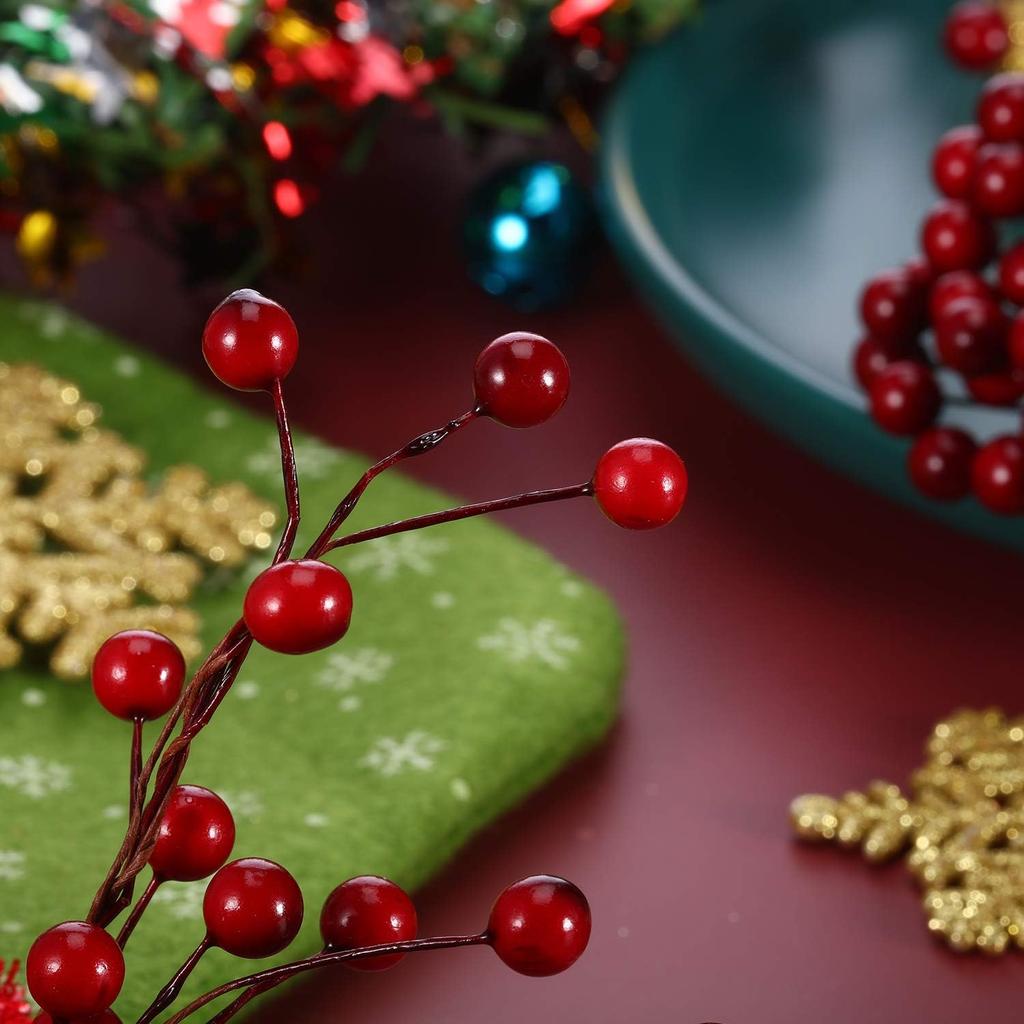 BBTO Artificial Holly Berries On Wire Stems, 250 Stems with 500 Pieces 8 Mm Fake Berries for Tree Decorations Wreath Craft Use Wedding Party Favor