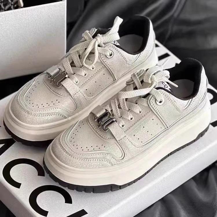 2025 new high-end versatile platform white shoes women's autumn popular Hong Kong style board shoes super fire casual sports shoes
