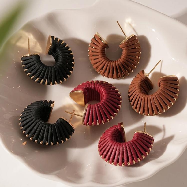 Retro Inspired Leather Ear Studs for Women C Shaped Threaded Geometric Earrings Trendy and Minimalist Earwear Jewelry