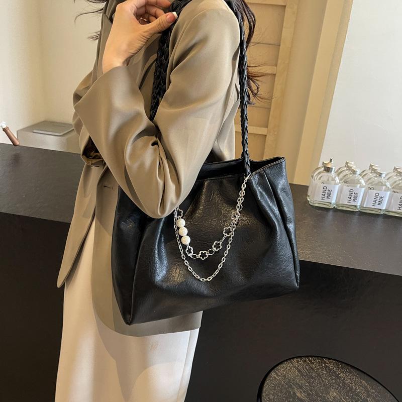 Commuter Tote Bag Women's Korean Version Retro Trendy Casual Armpit Bag 2025 New Niche Design Shoulder Bag