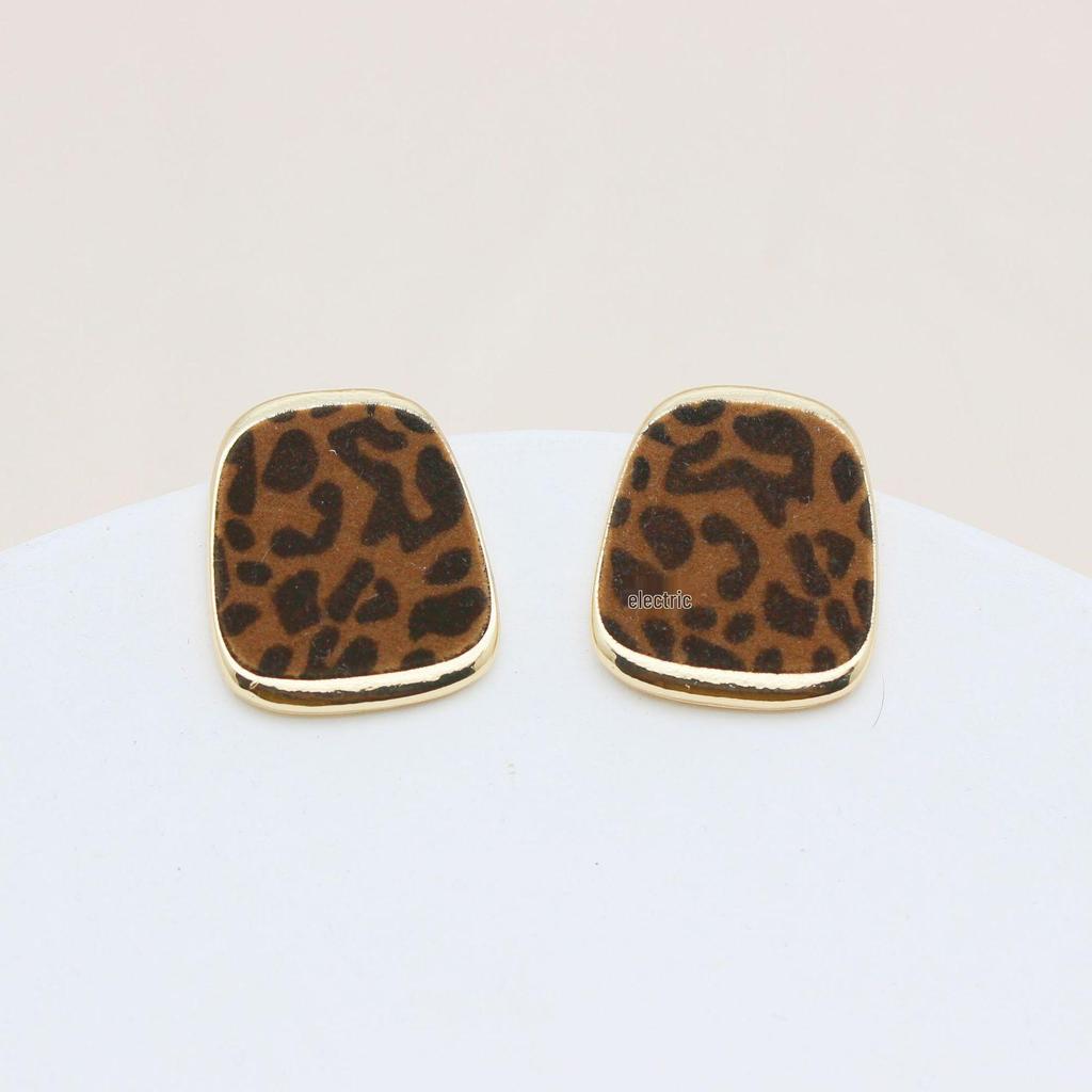 High-End Brown Geometric Leopard Print Stud Earrings - Minimalist Luxury Design