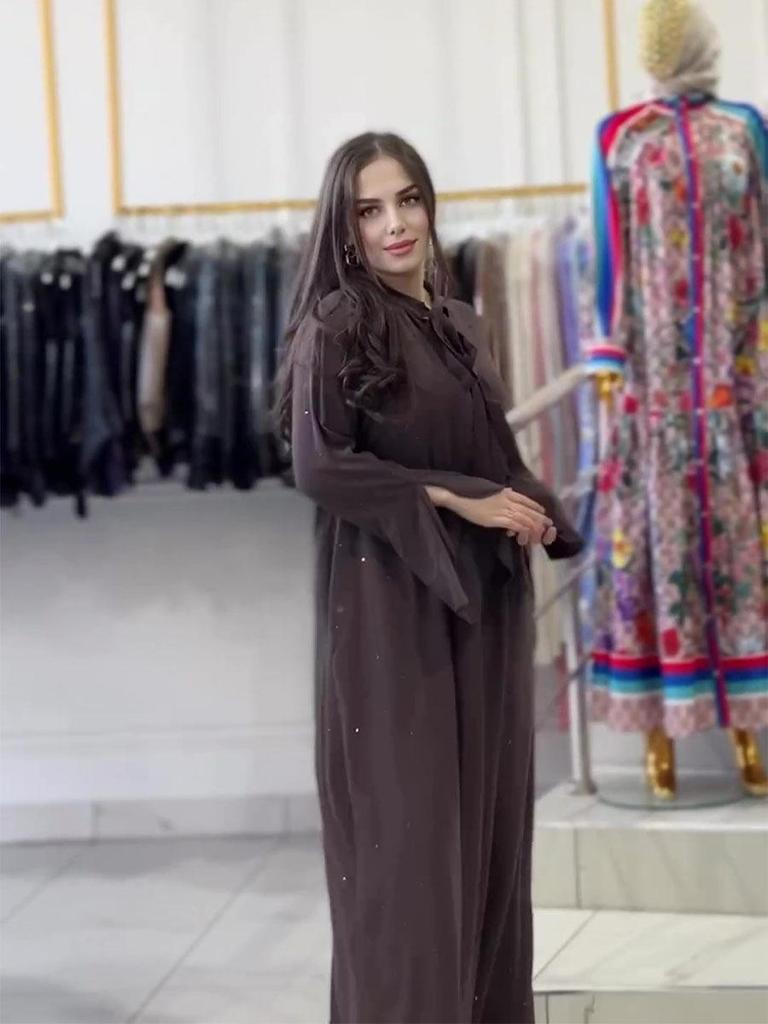 Glitzerndes Langarmkleid mit Rundhalsausschnitt und Bindedetail am Rücken