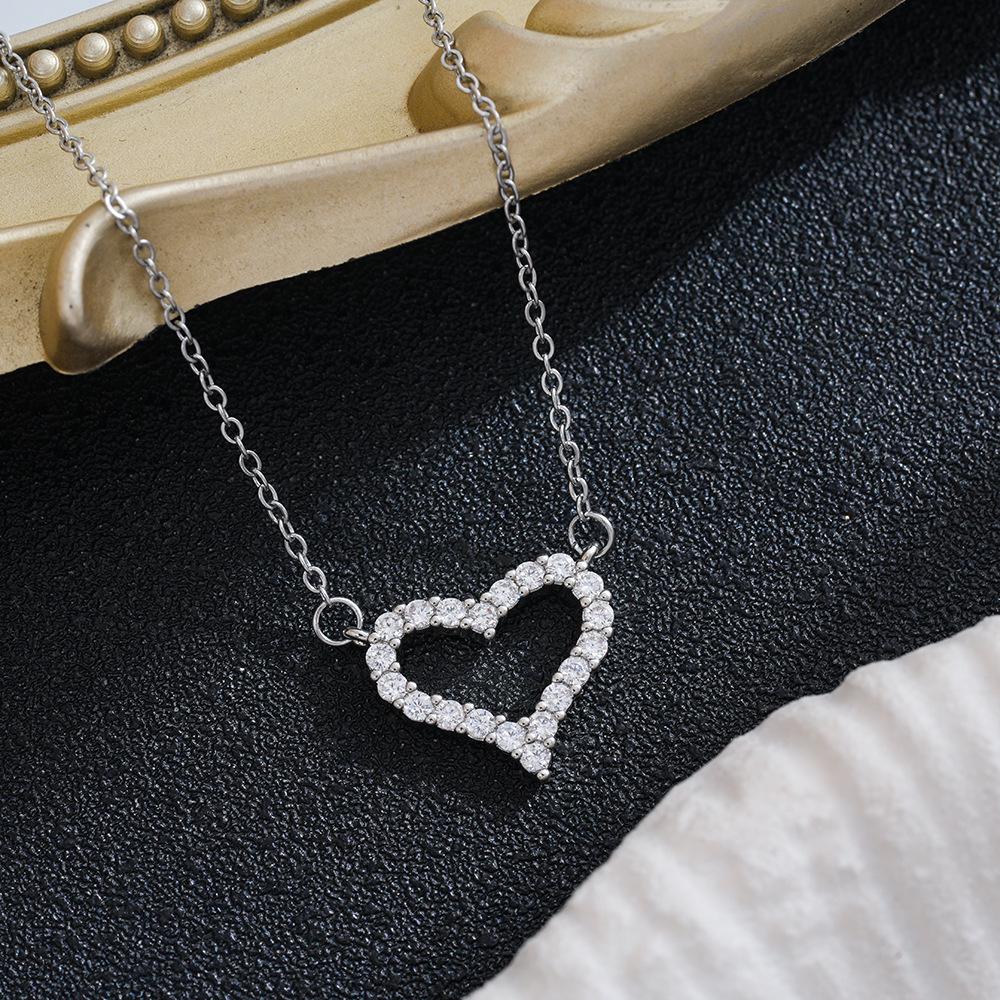 Hollow Diamond Heart Pendant Necklace for Women - Elegant, Versatile, Light Luxury Clavicle Chain