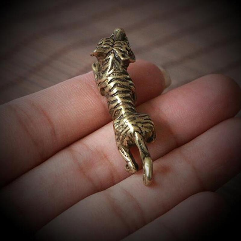 1pc Cuivre Tigre Petits Ornements Rétro Laiton Animal du Zodiaque Chinois Statue Tigre Figurines Porte-clés Pendentifs Décoration d'Intérieur Antique